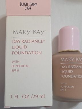 NIB, Mary Kay Day Radiance Liquid Foundation - Blush Ivory (Pink Accents)